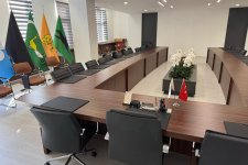U Toplantı Masası